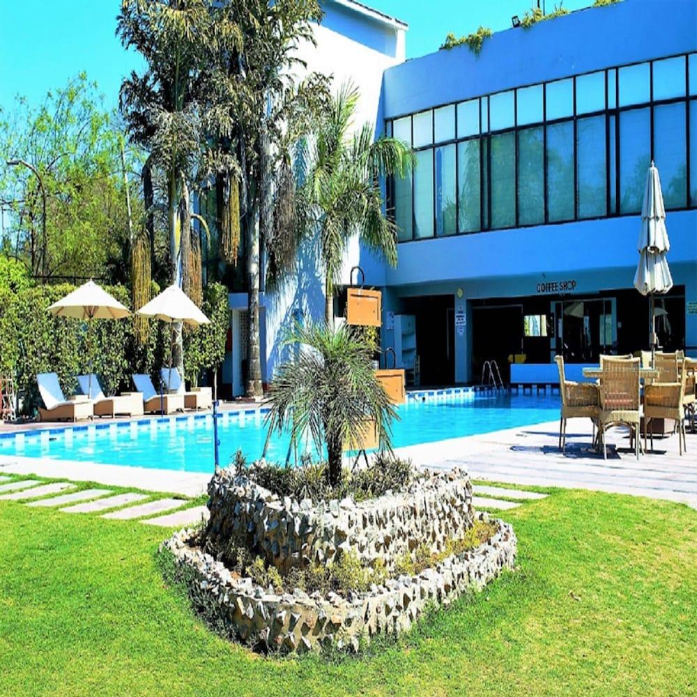 Best Western Resort Country Club Gurgaon Dış mekan fotoğraf