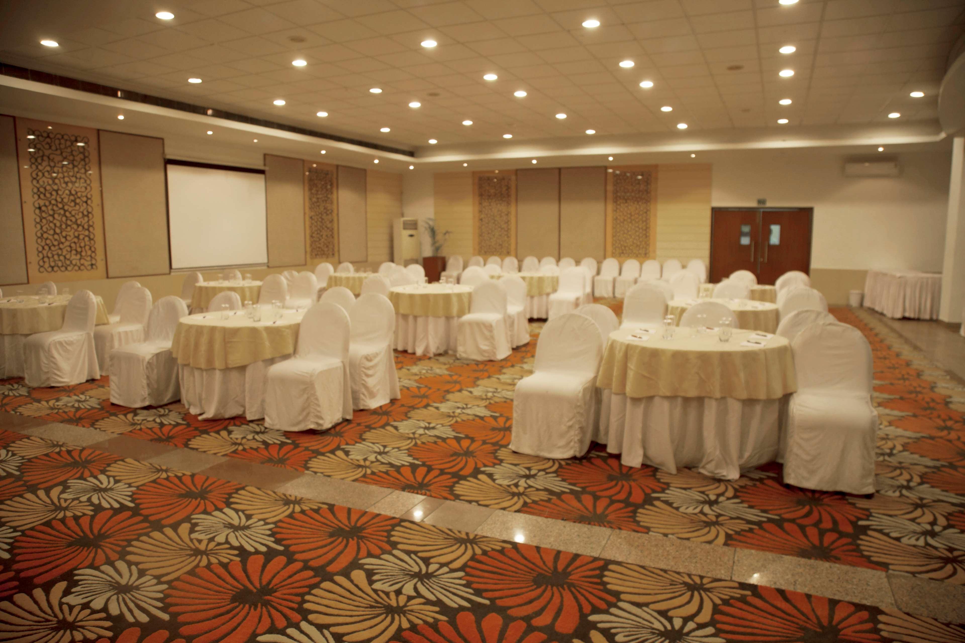 Best Western Resort Country Club Gurgaon Dış mekan fotoğraf