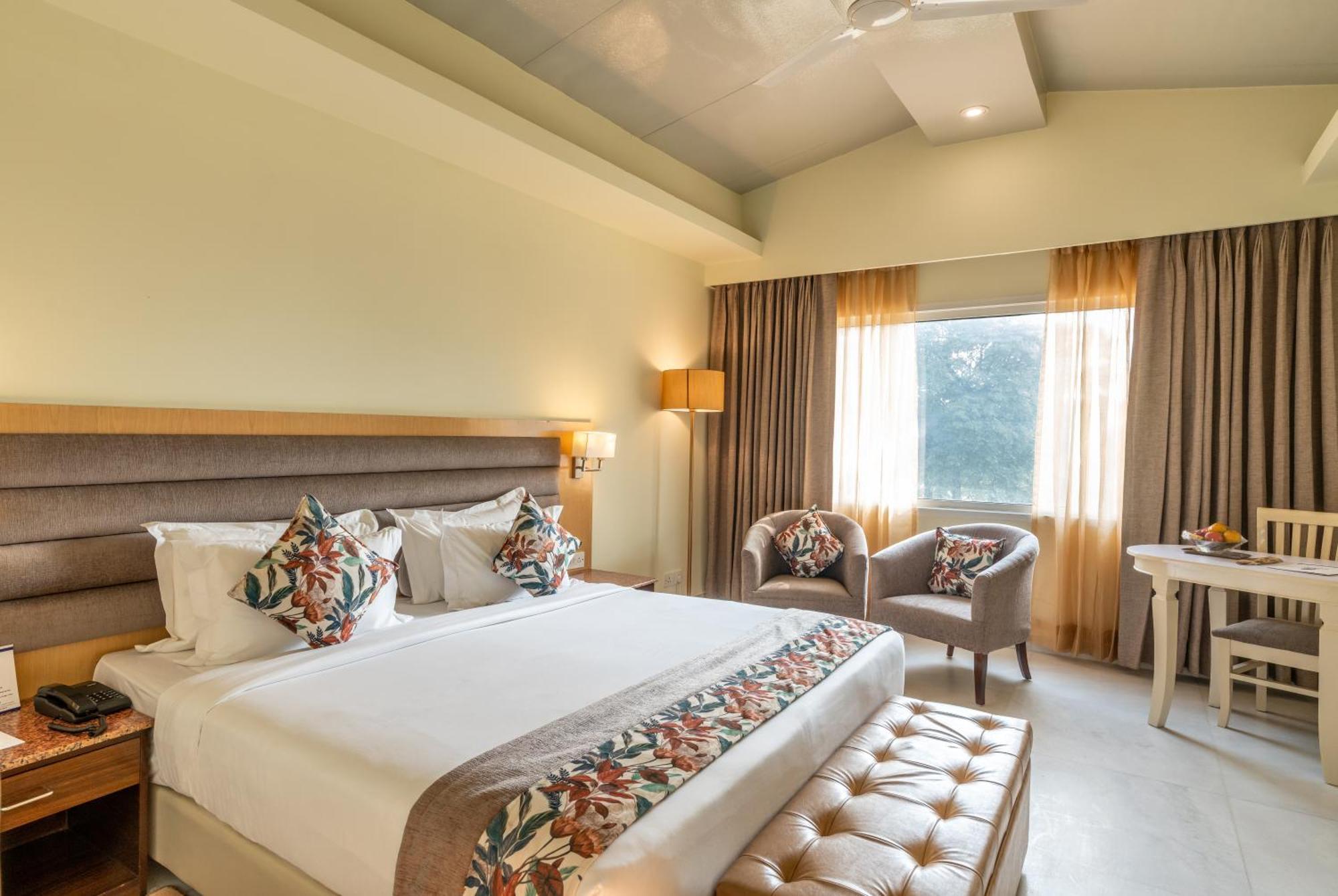 Best Western Resort Country Club Gurgaon Dış mekan fotoğraf