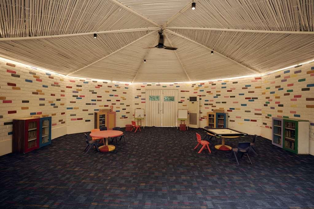 Best Western Resort Country Club Gurgaon Konforlar fotoğraf