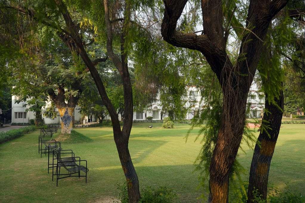 Best Western Resort Country Club Gurgaon Dış mekan fotoğraf